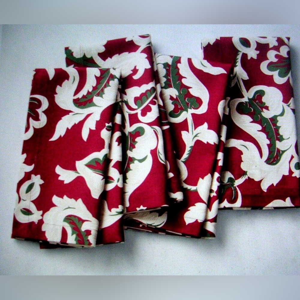 NWT Williams Sonoma Bordeaux Dinner Napkins Red Cream Floral Napkins Set of Four